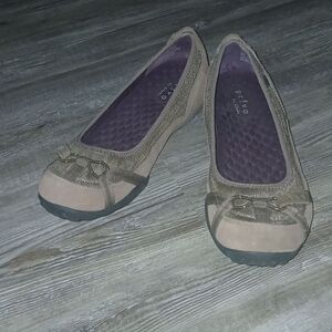 Privo by Clarks tan brown flats Sz 9.5